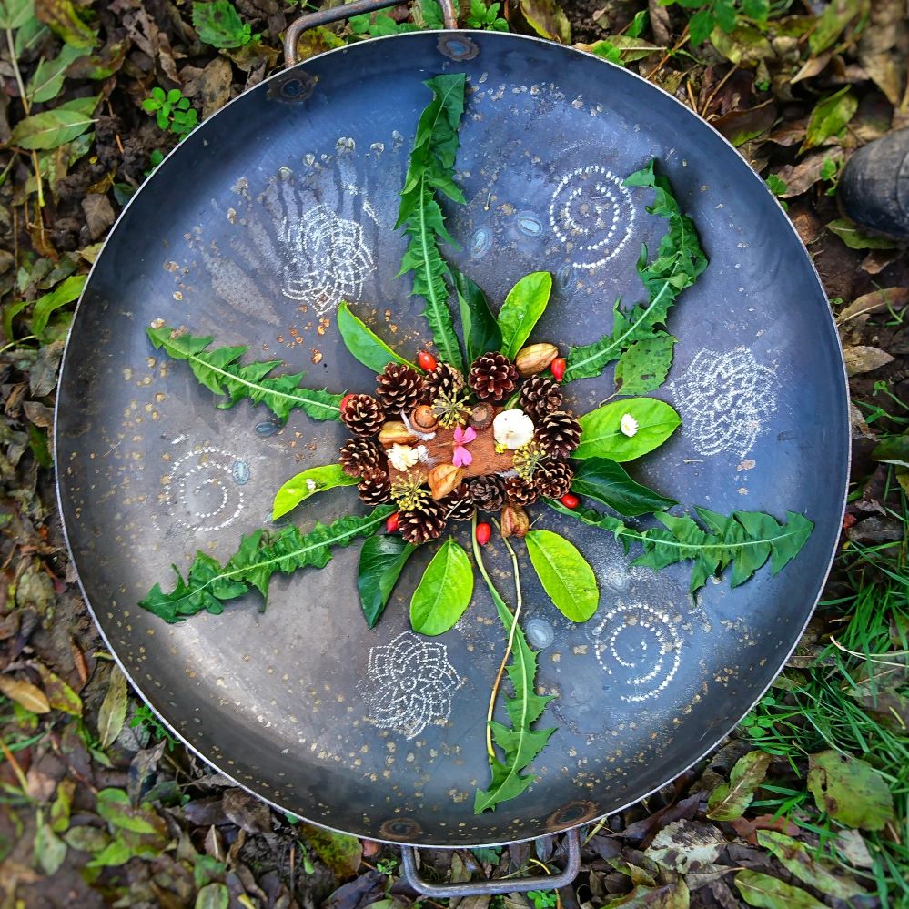 Mandala im Wald legen